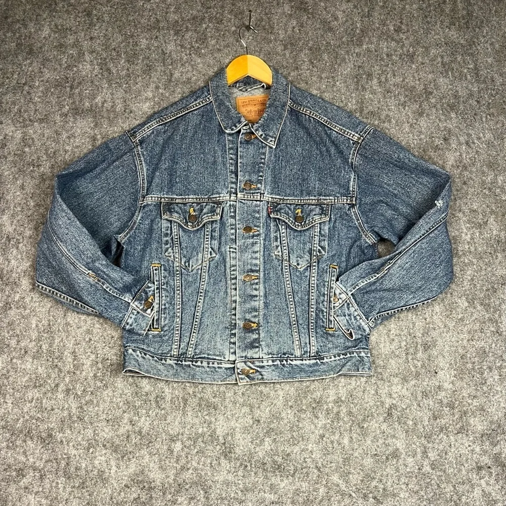 VTG 1995 Levi Blue Jean Jacket 70507 4890 Made USA Light Wash Denim Trucker M
